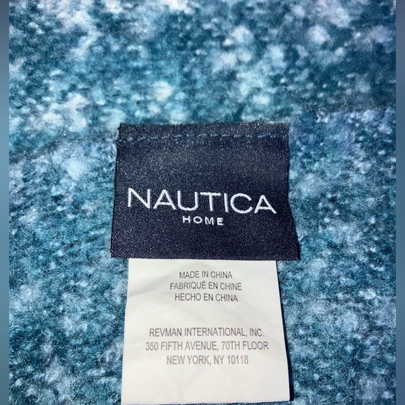 Nautica supersoft plush-knit blanket/throw. Fringed throw adds warm/cozy touch! - Picture 2 of 5